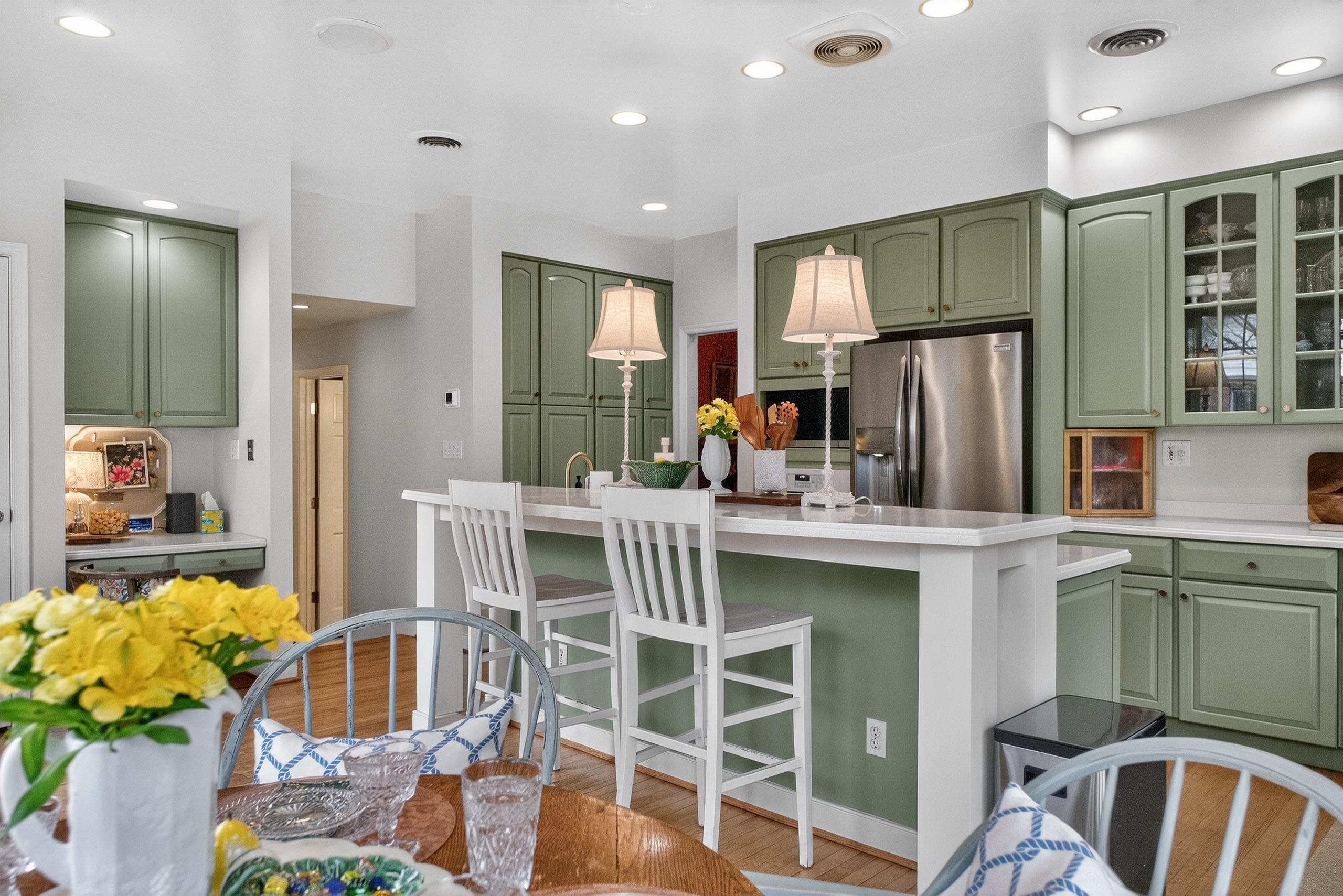 829 GREENWAY CIR