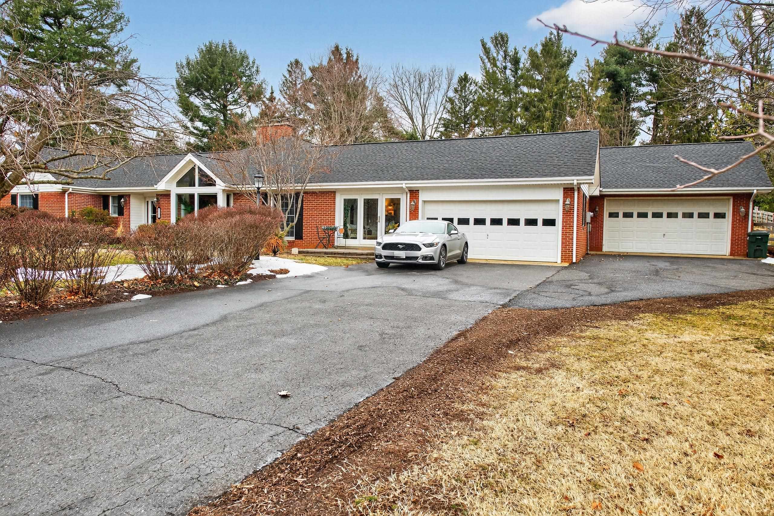 829 GREENWAY CIR