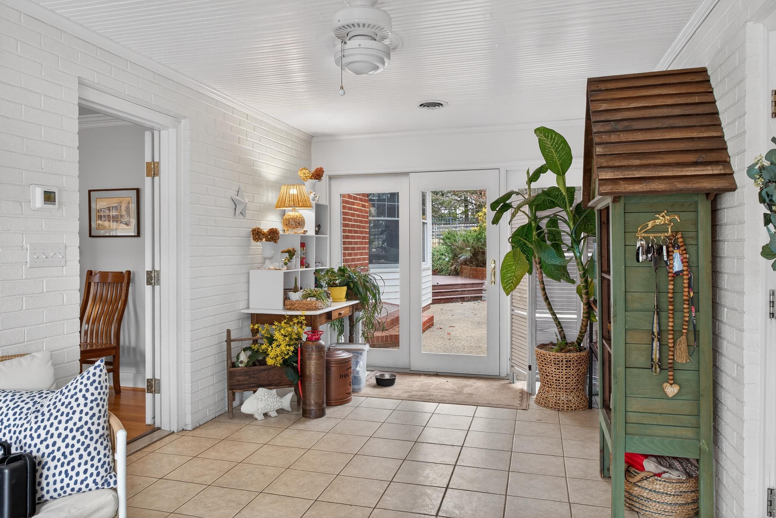 829 GREENWAY CIR