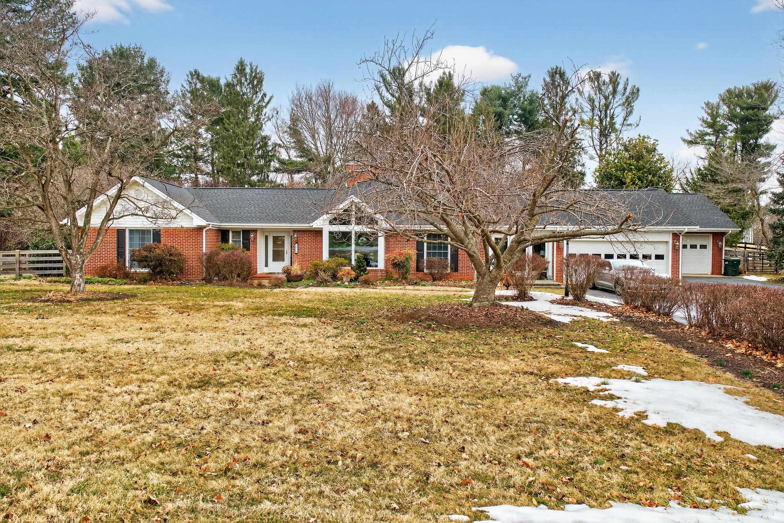 829 GREENWAY CIR