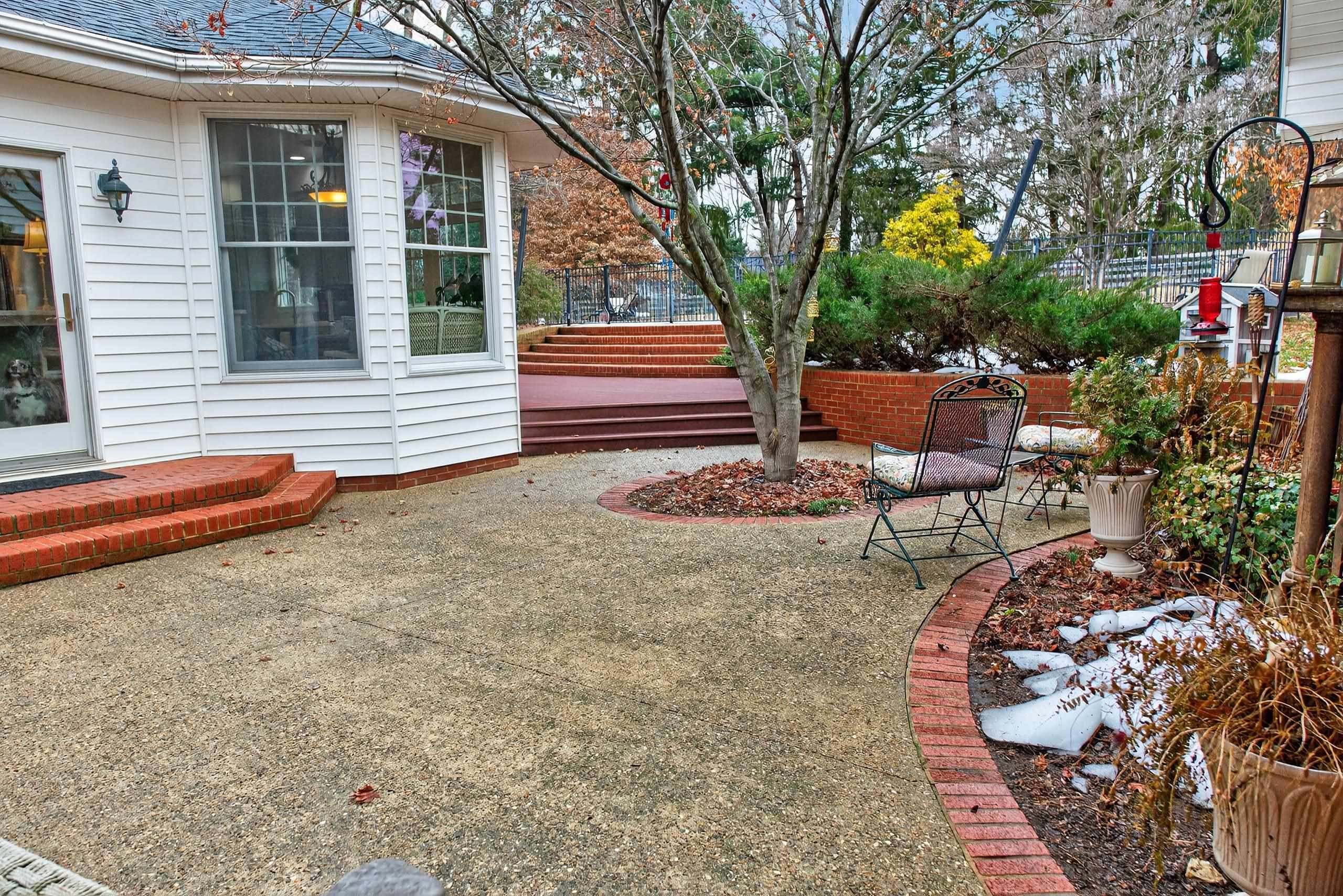 829 GREENWAY CIR