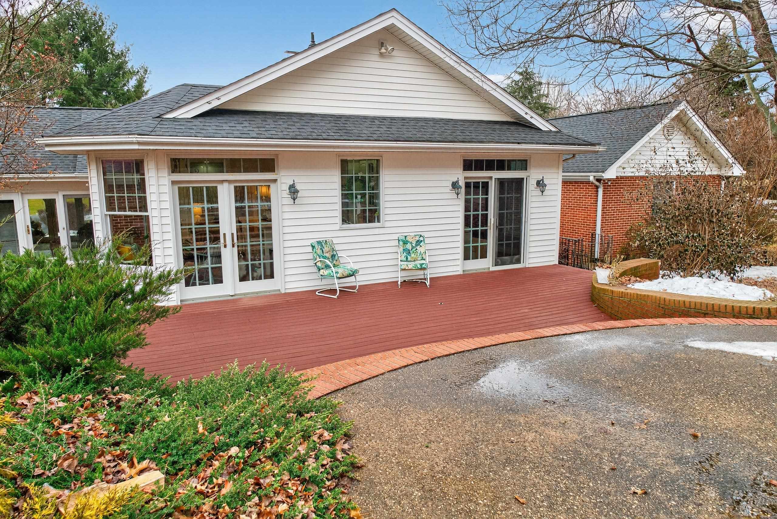 829 GREENWAY CIR