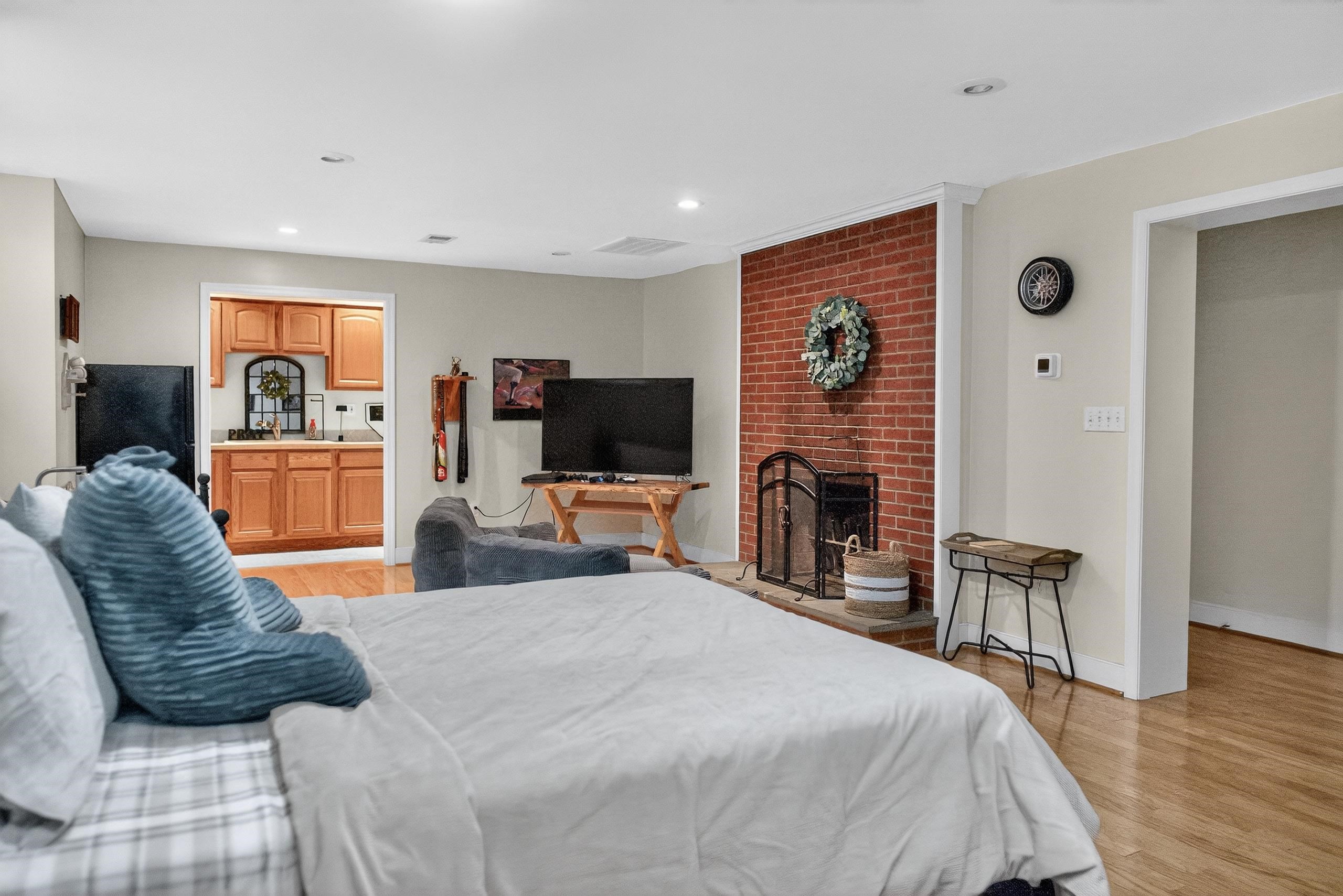 829 GREENWAY CIR