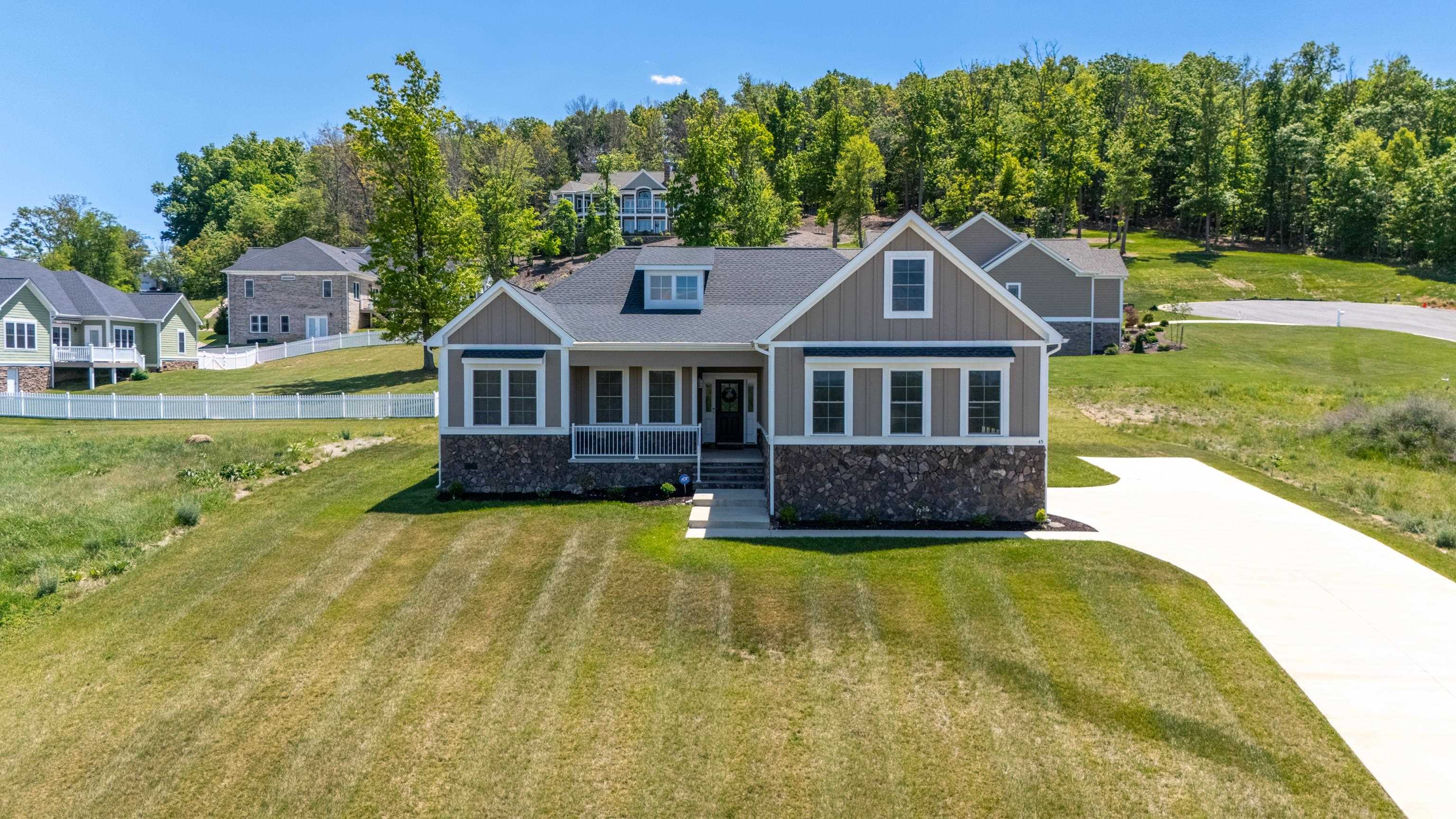 45 ROLLING OAKS DR