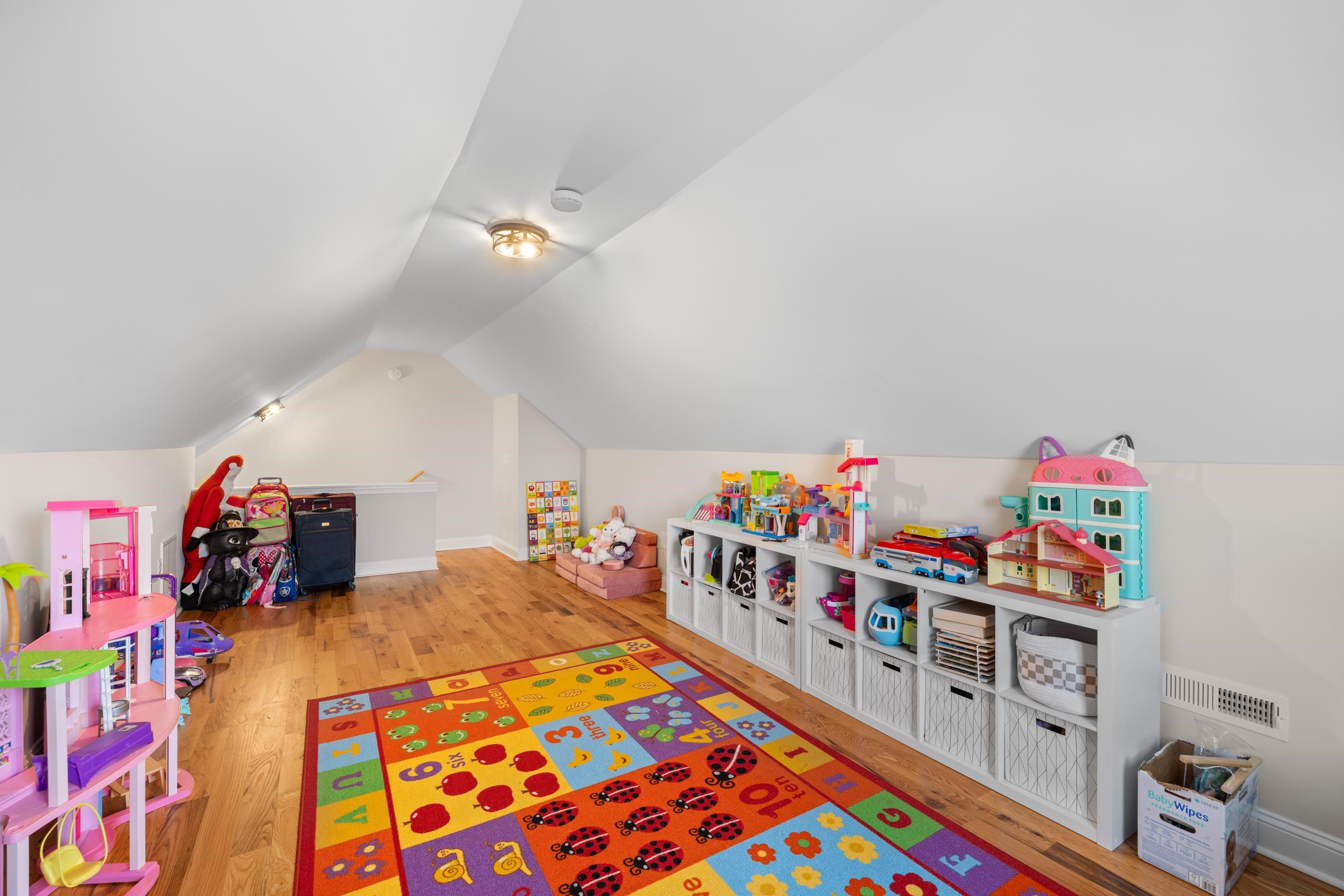 45 ROLLING OAKS DR
