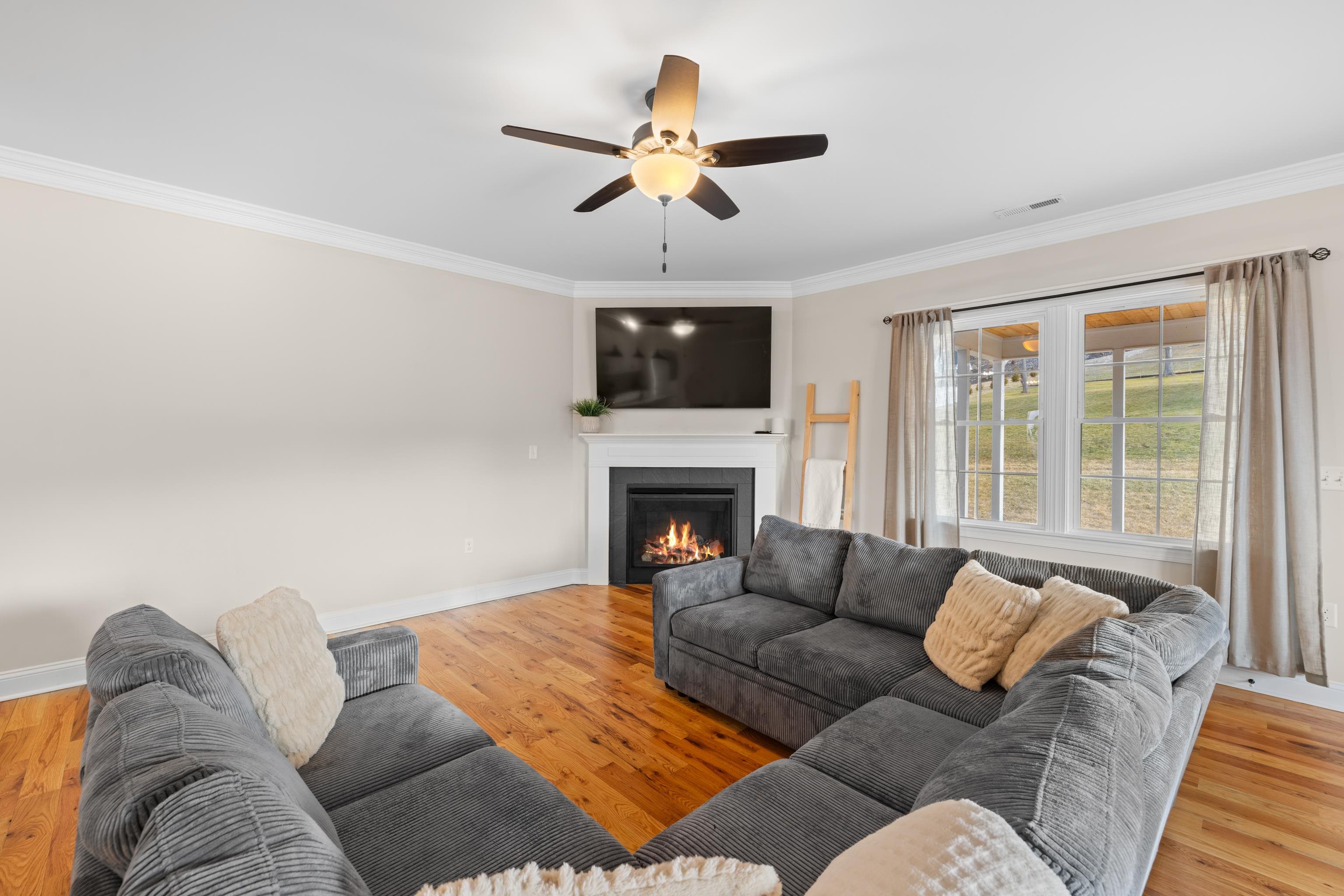 45 ROLLING OAKS DR