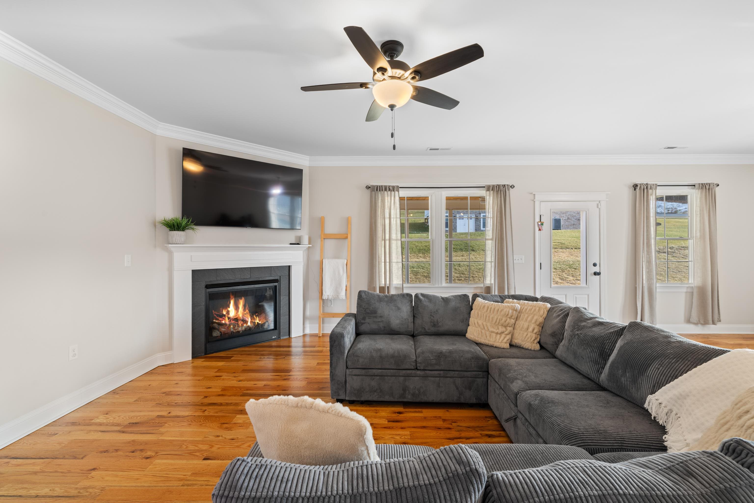 45 ROLLING OAKS DR