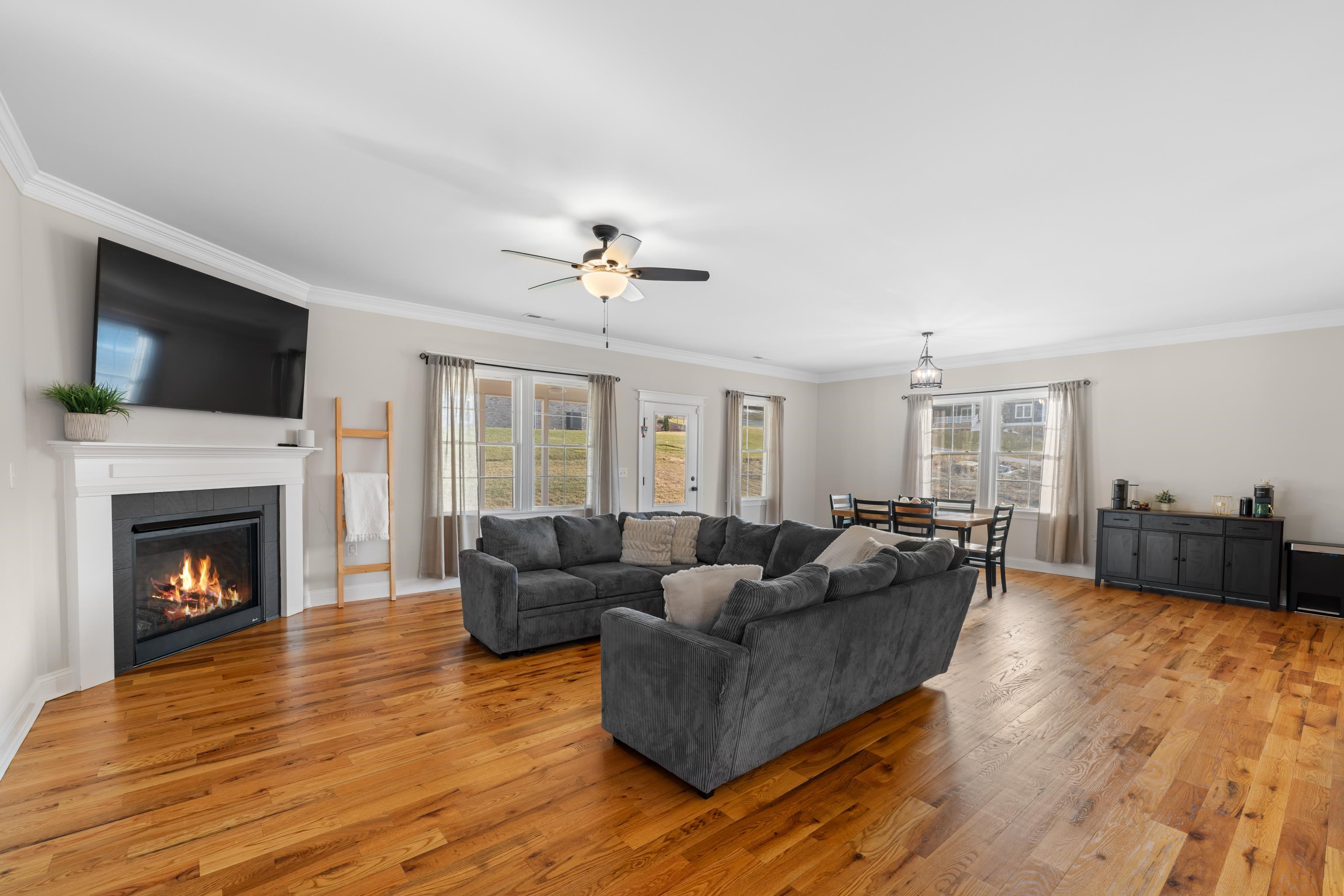 45 ROLLING OAKS DR