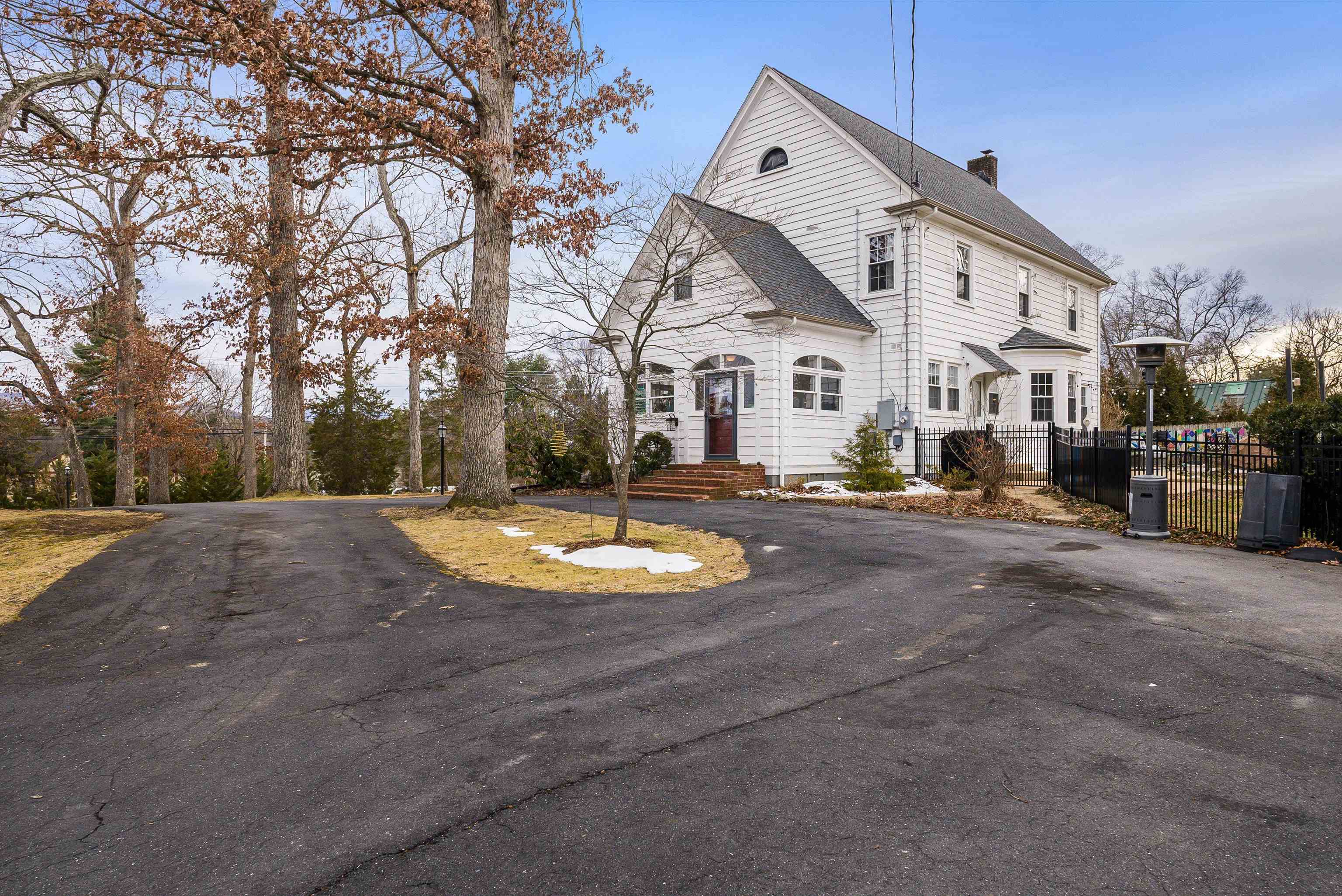 701 ROSSER AVE