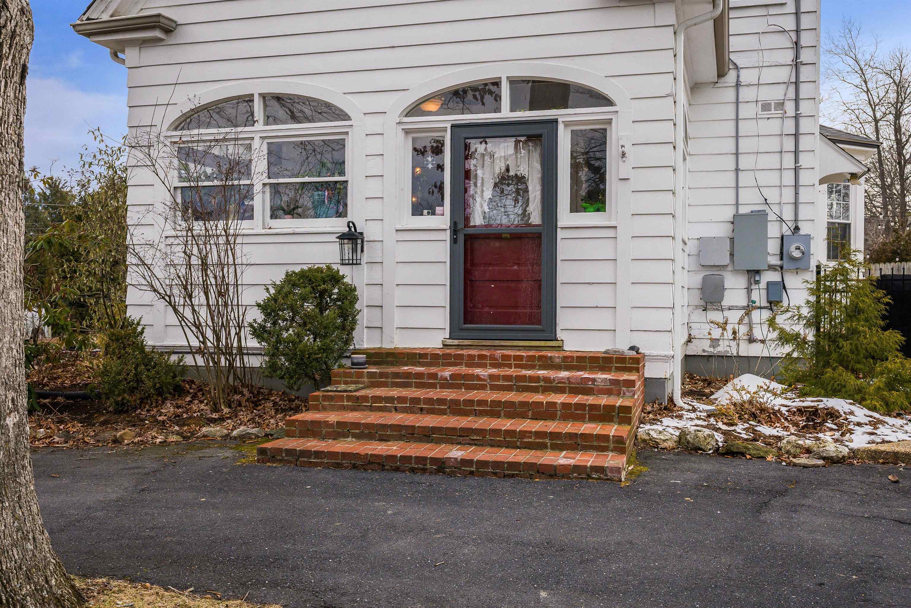 701 ROSSER AVE