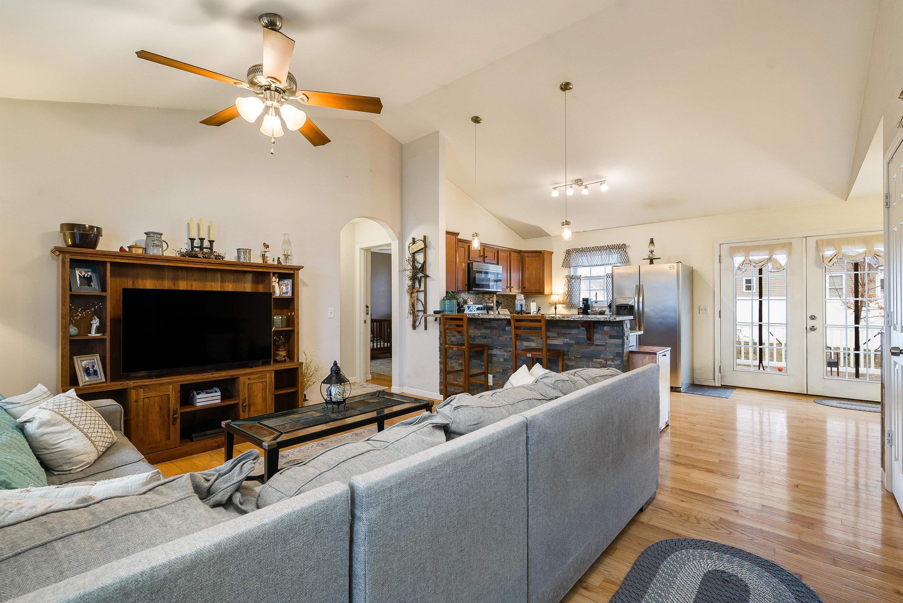 1447 MANDOLIN AVE