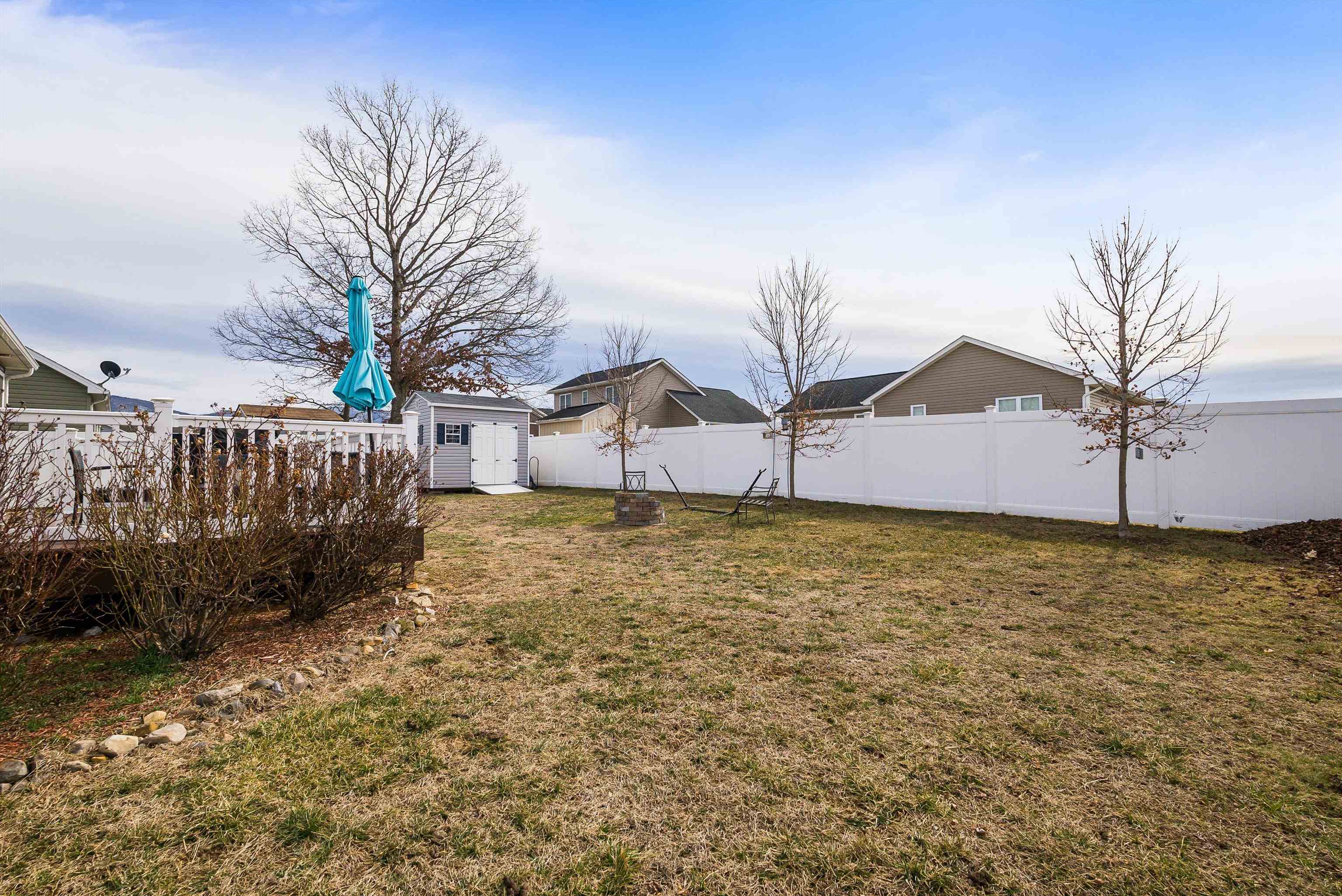 1447 MANDOLIN AVE