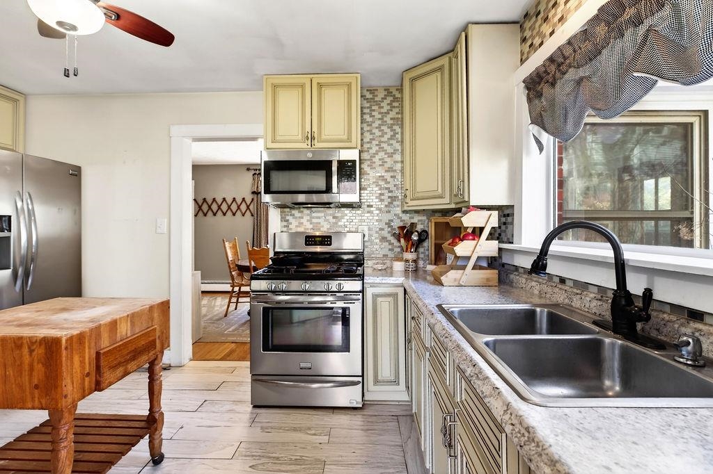 1521 CHURCHVILLE AVE