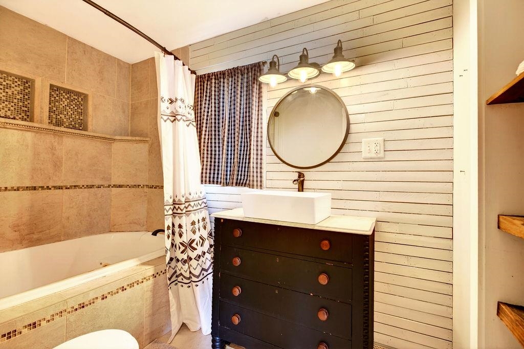 1521 CHURCHVILLE AVE