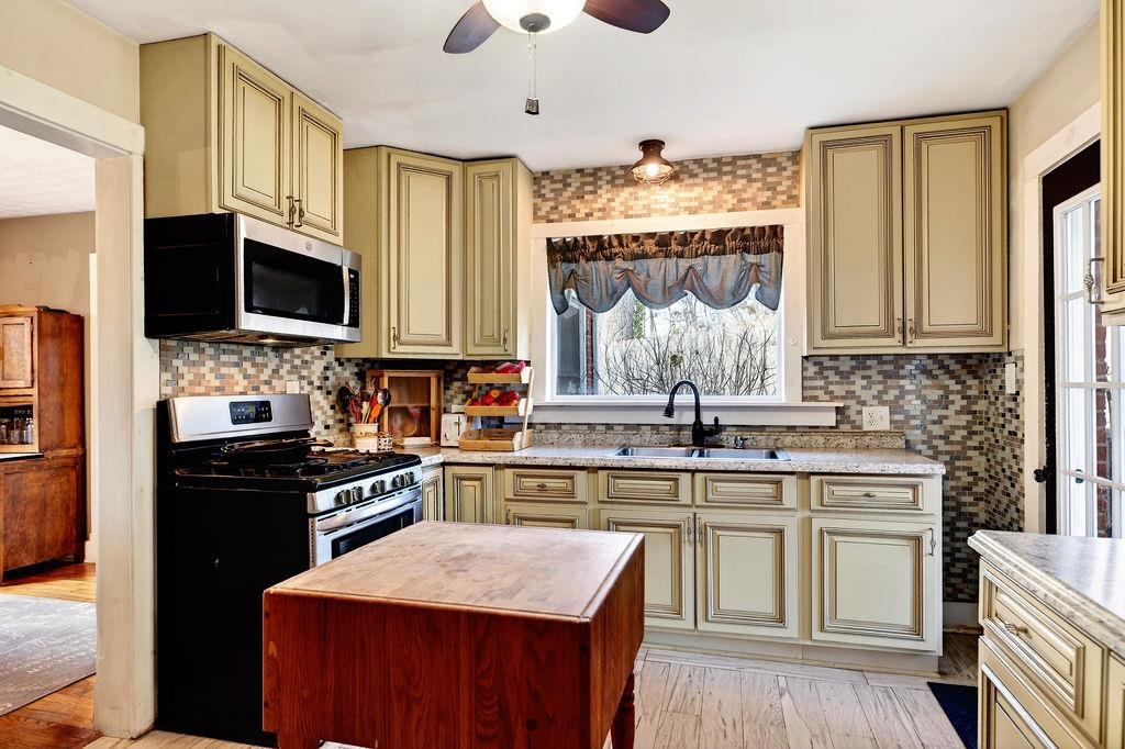 1521 CHURCHVILLE AVE