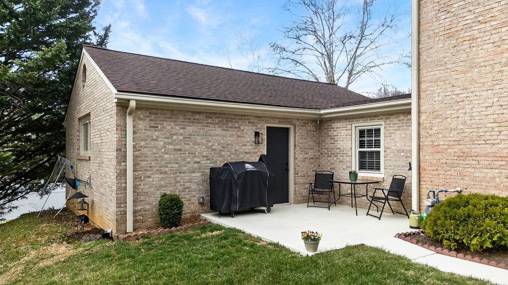 224 MEADOWBROOK RD