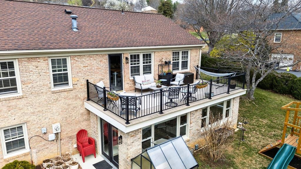 224 MEADOWBROOK RD