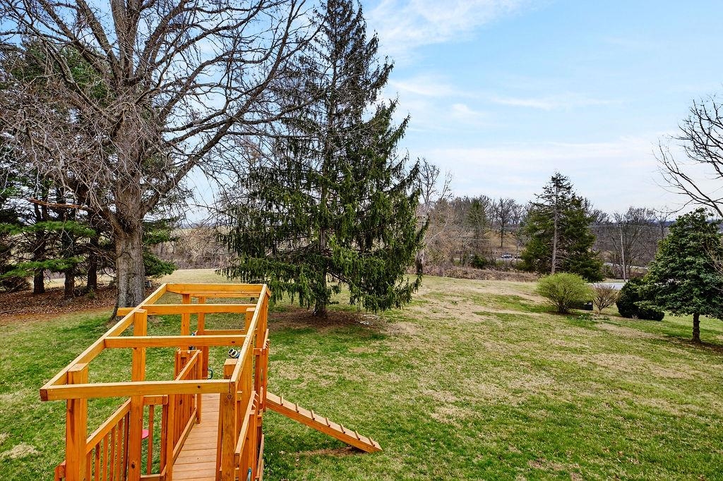 224 MEADOWBROOK RD