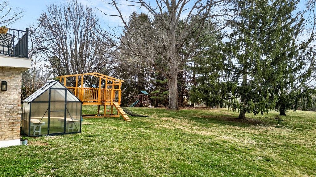 224 MEADOWBROOK RD