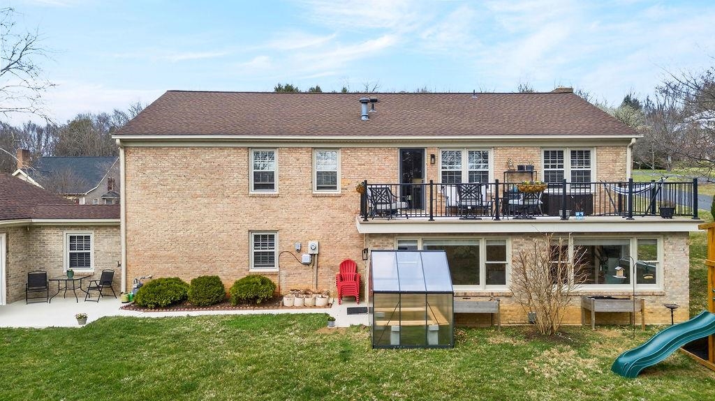 224 MEADOWBROOK RD