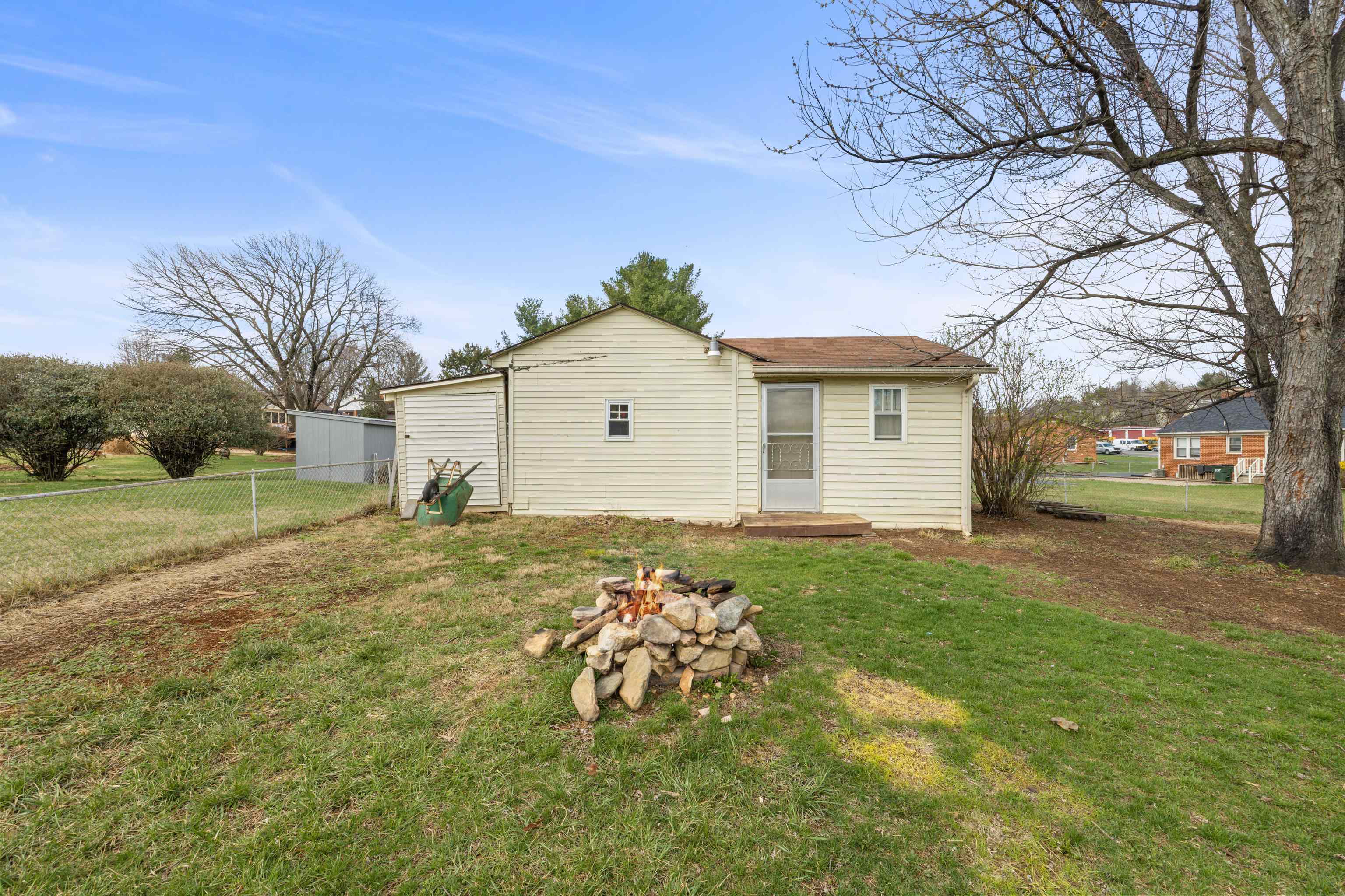 72 TINKLING SPRINGS RD