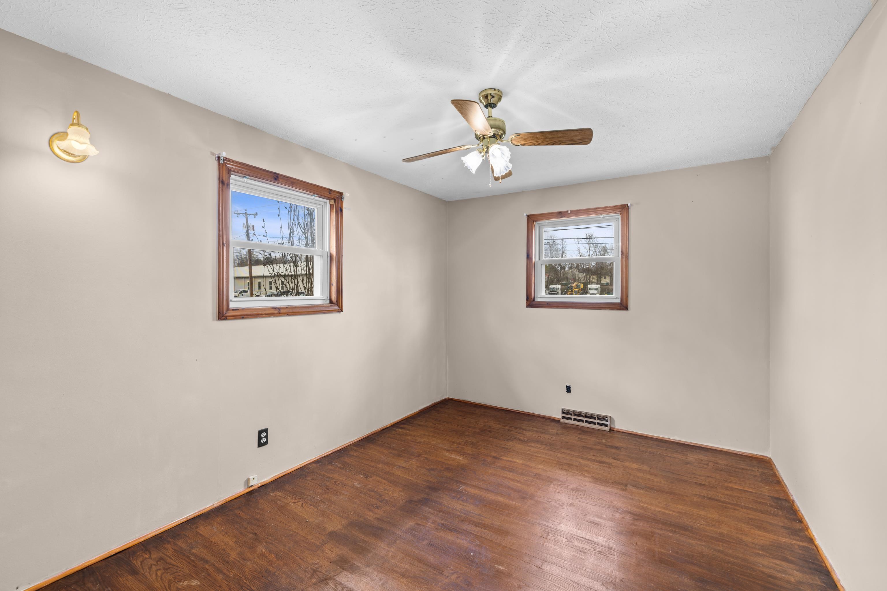 72 TINKLING SPRINGS RD