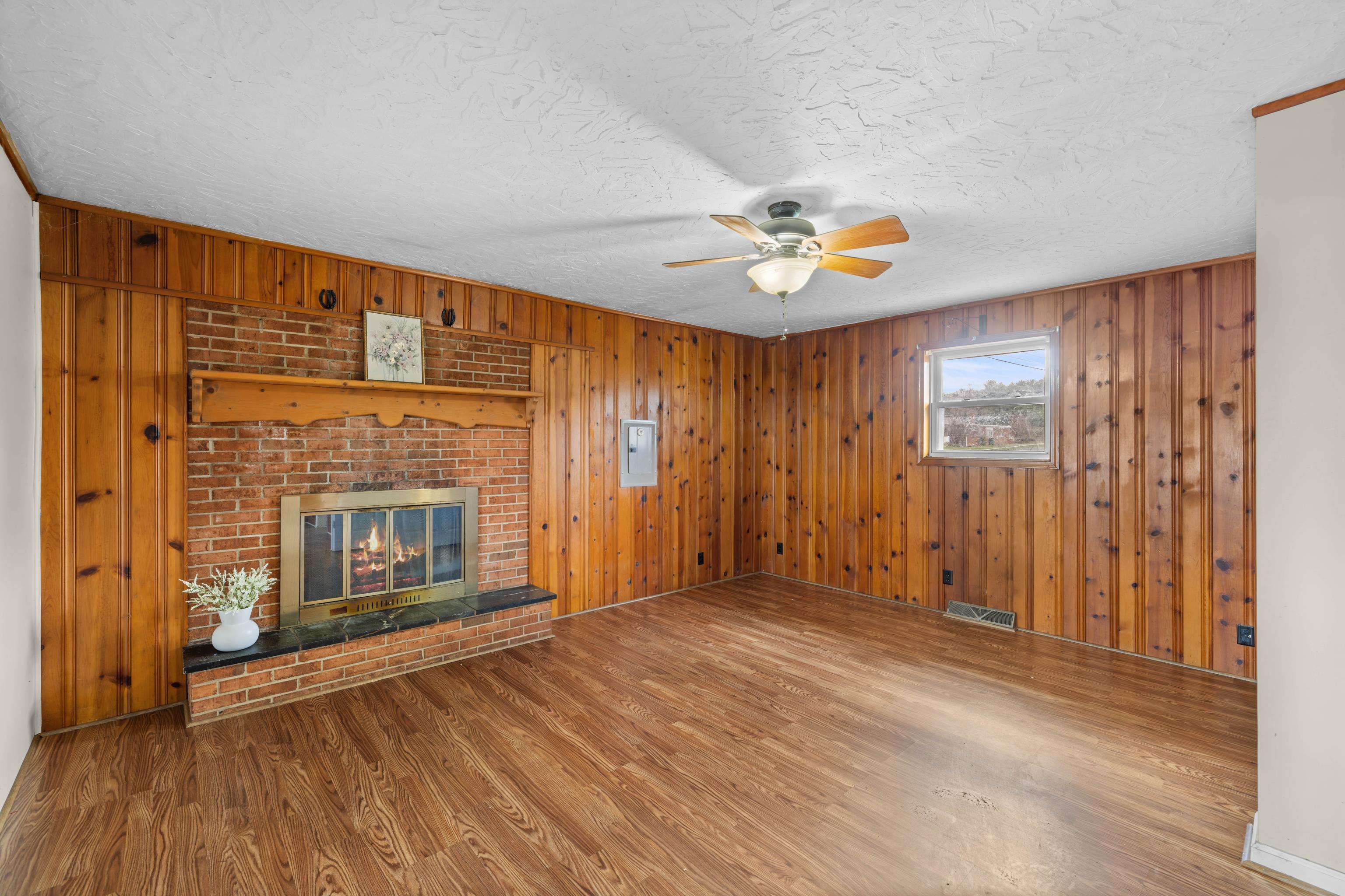 72 TINKLING SPRINGS RD