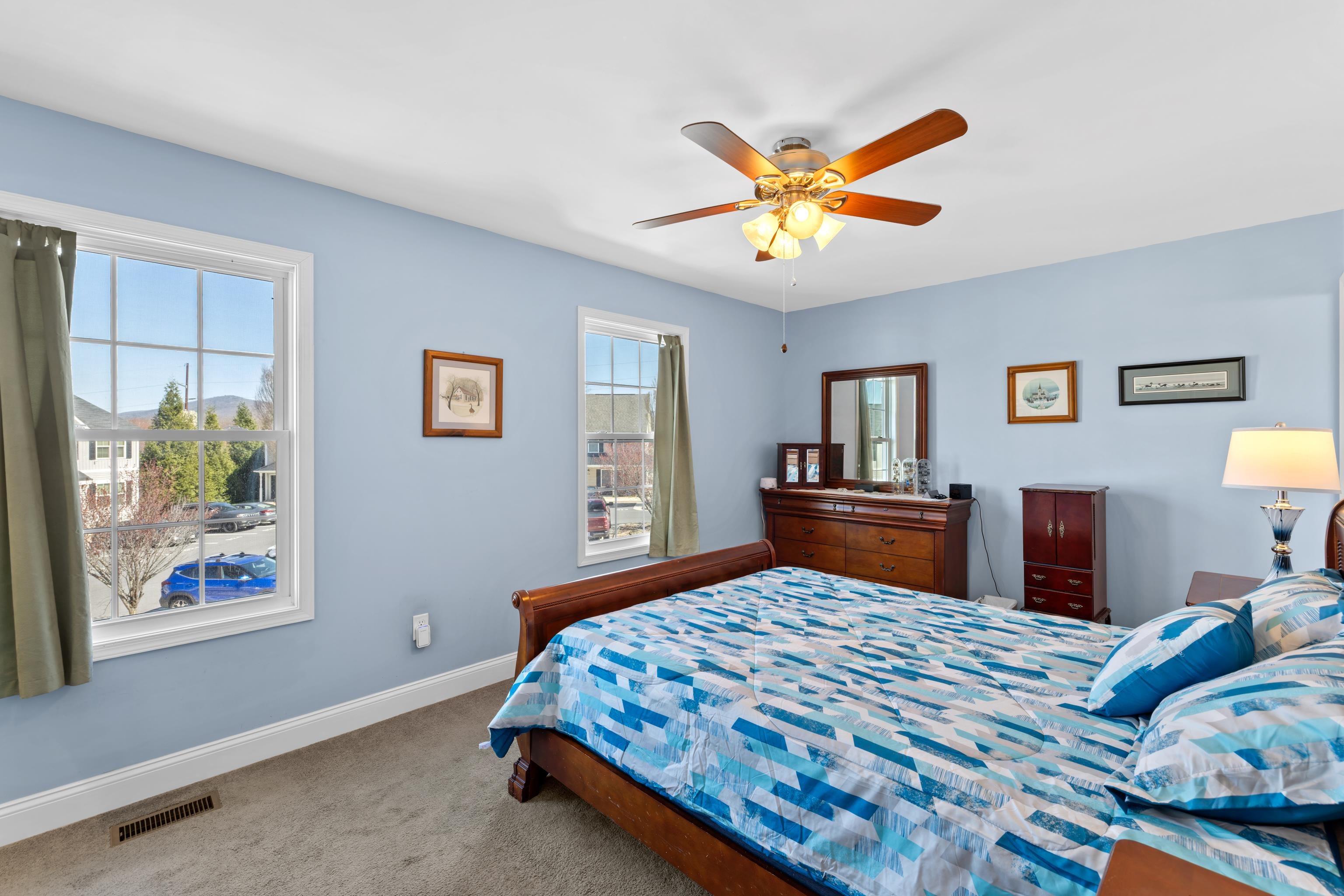 809 CARSON CIR
