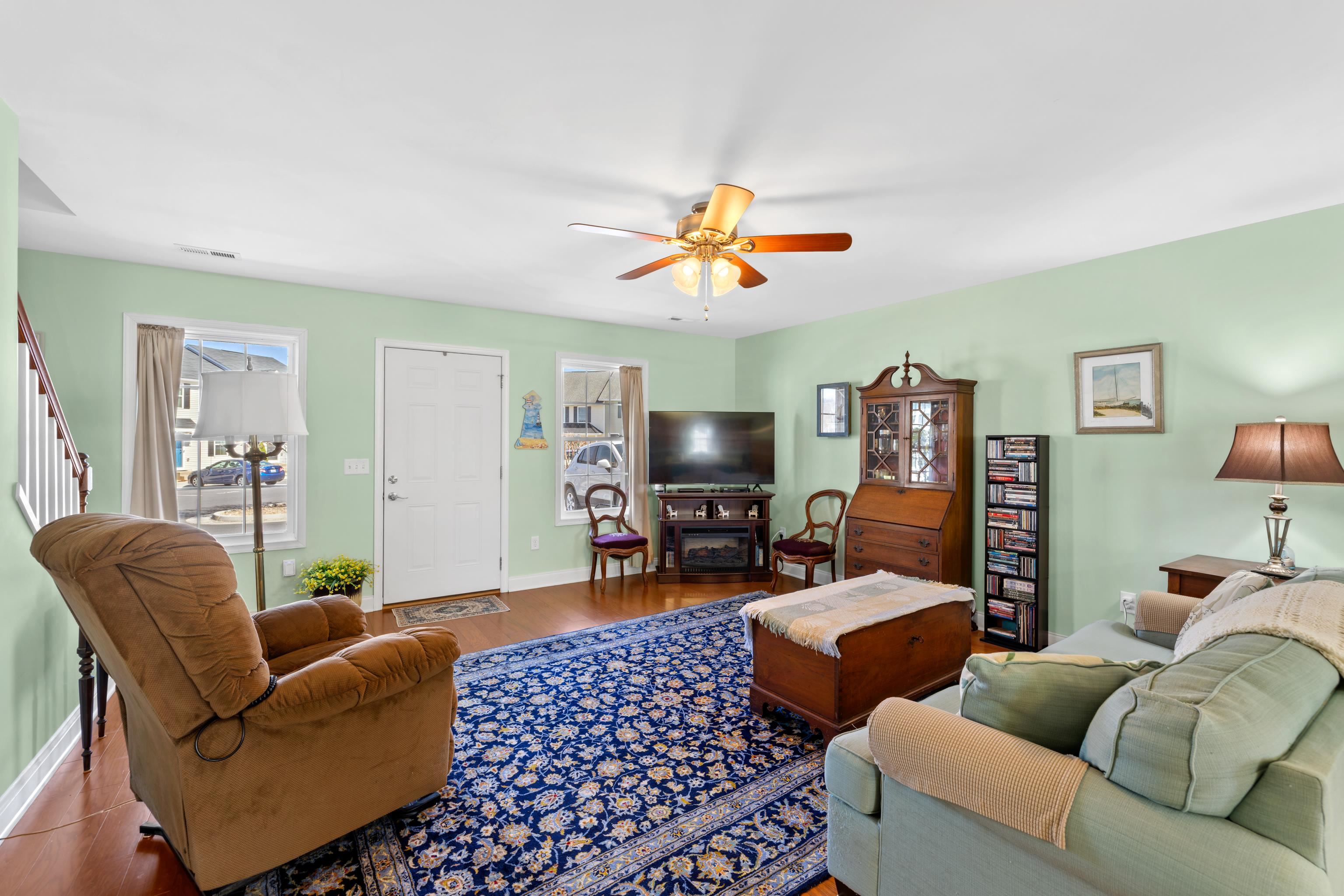 809 CARSON CIR