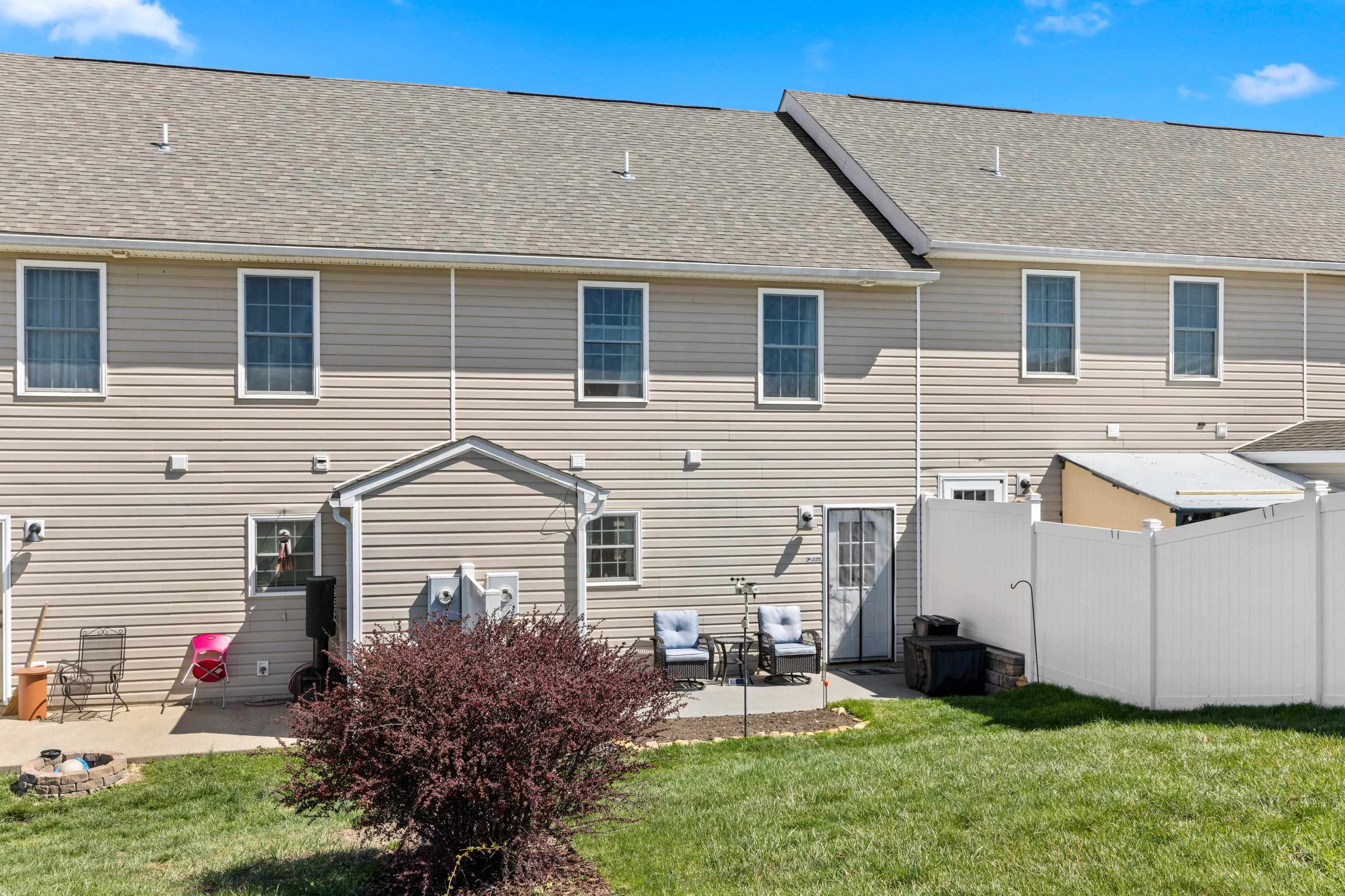 809 CARSON CIR