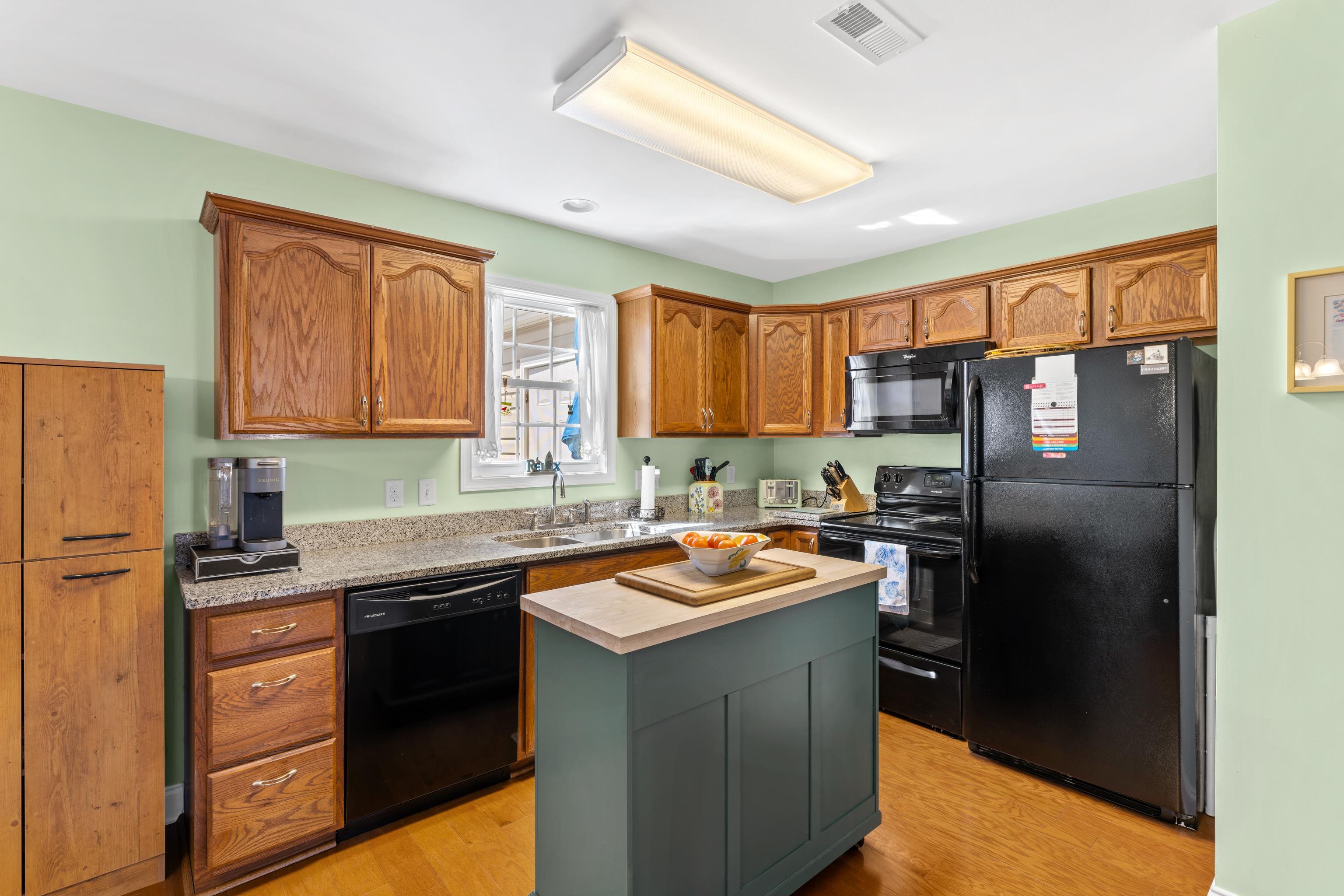 809 CARSON CIR