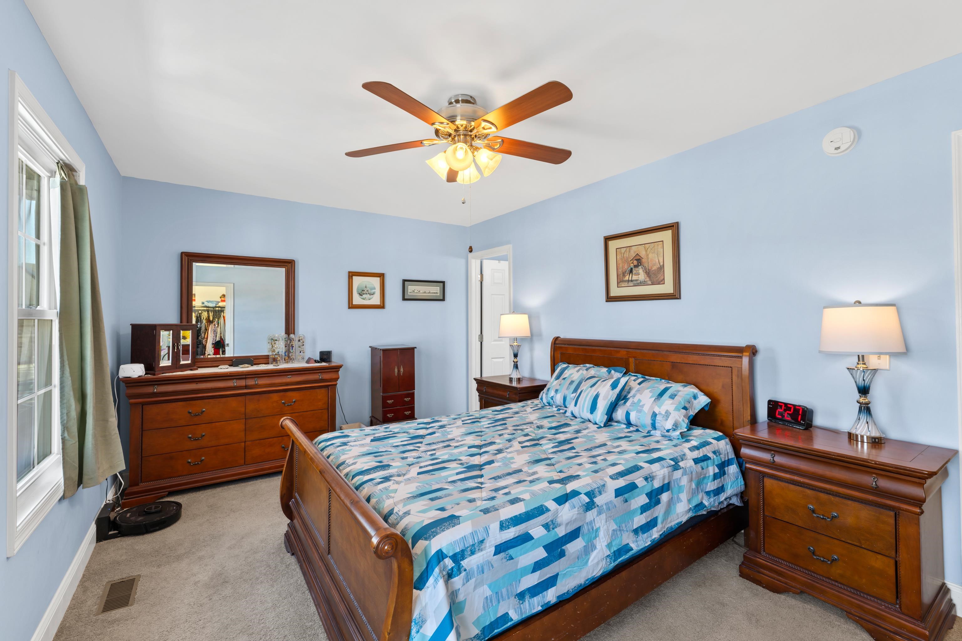 809 CARSON CIR