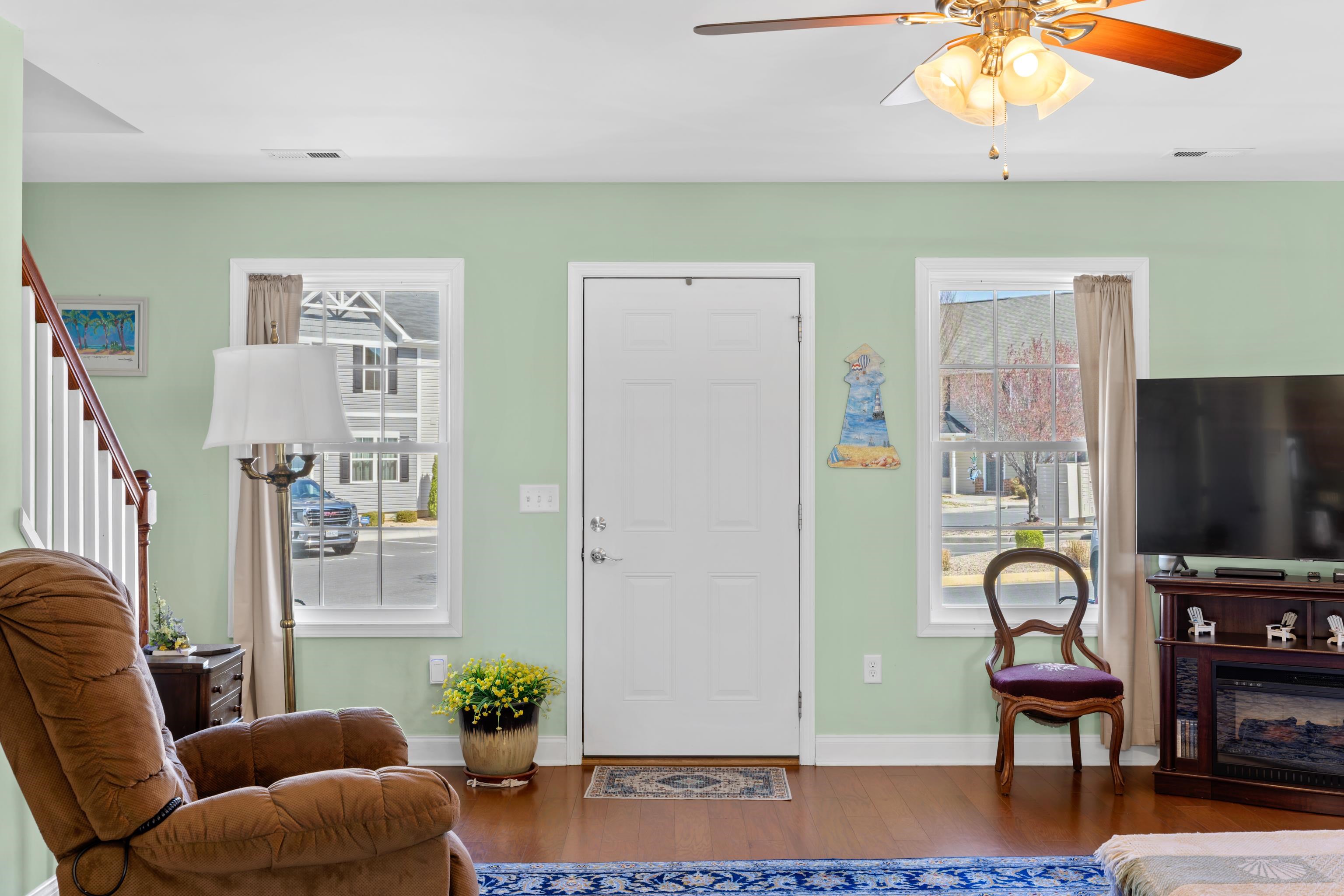 809 CARSON CIR