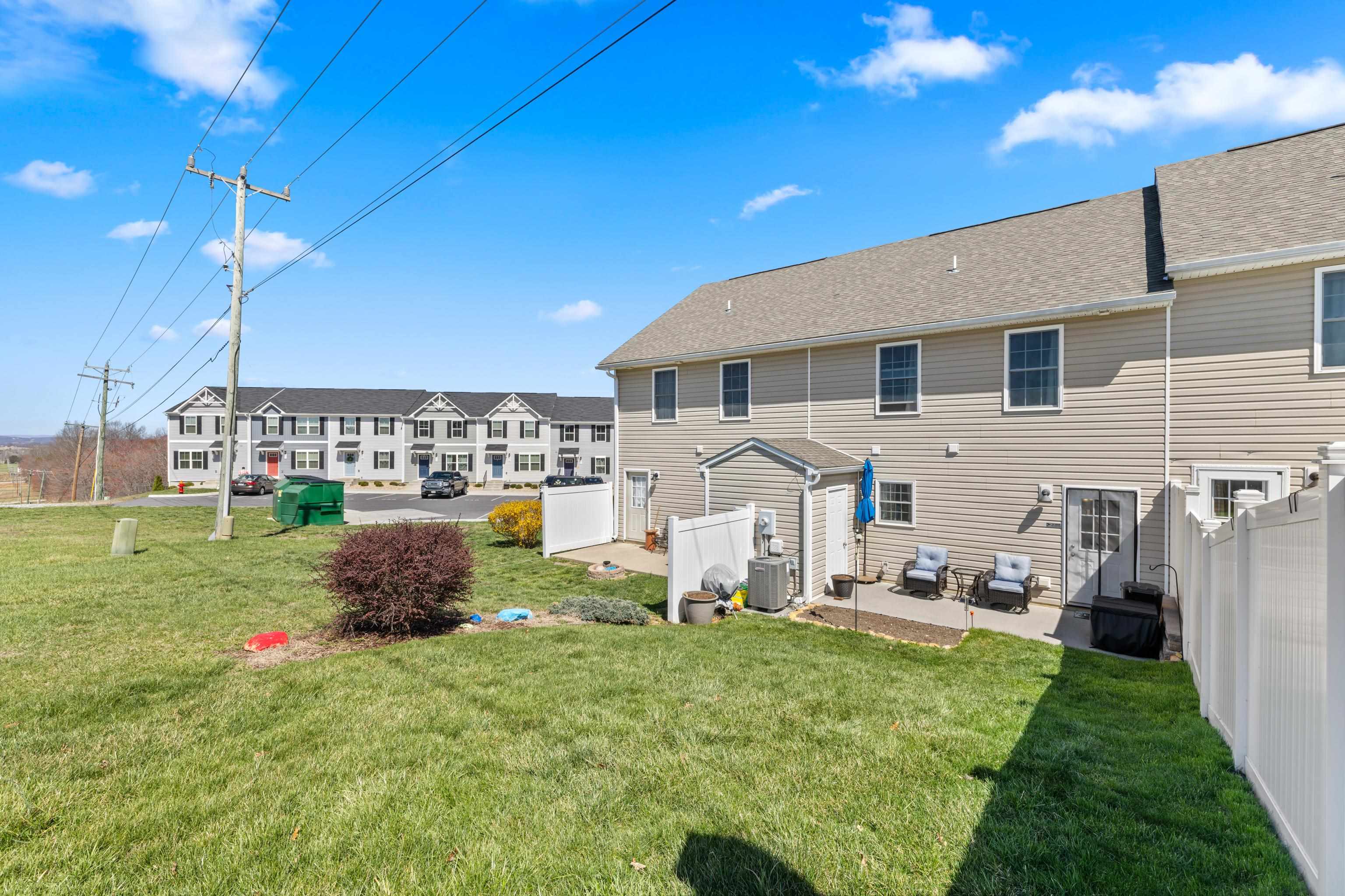 809 CARSON CIR