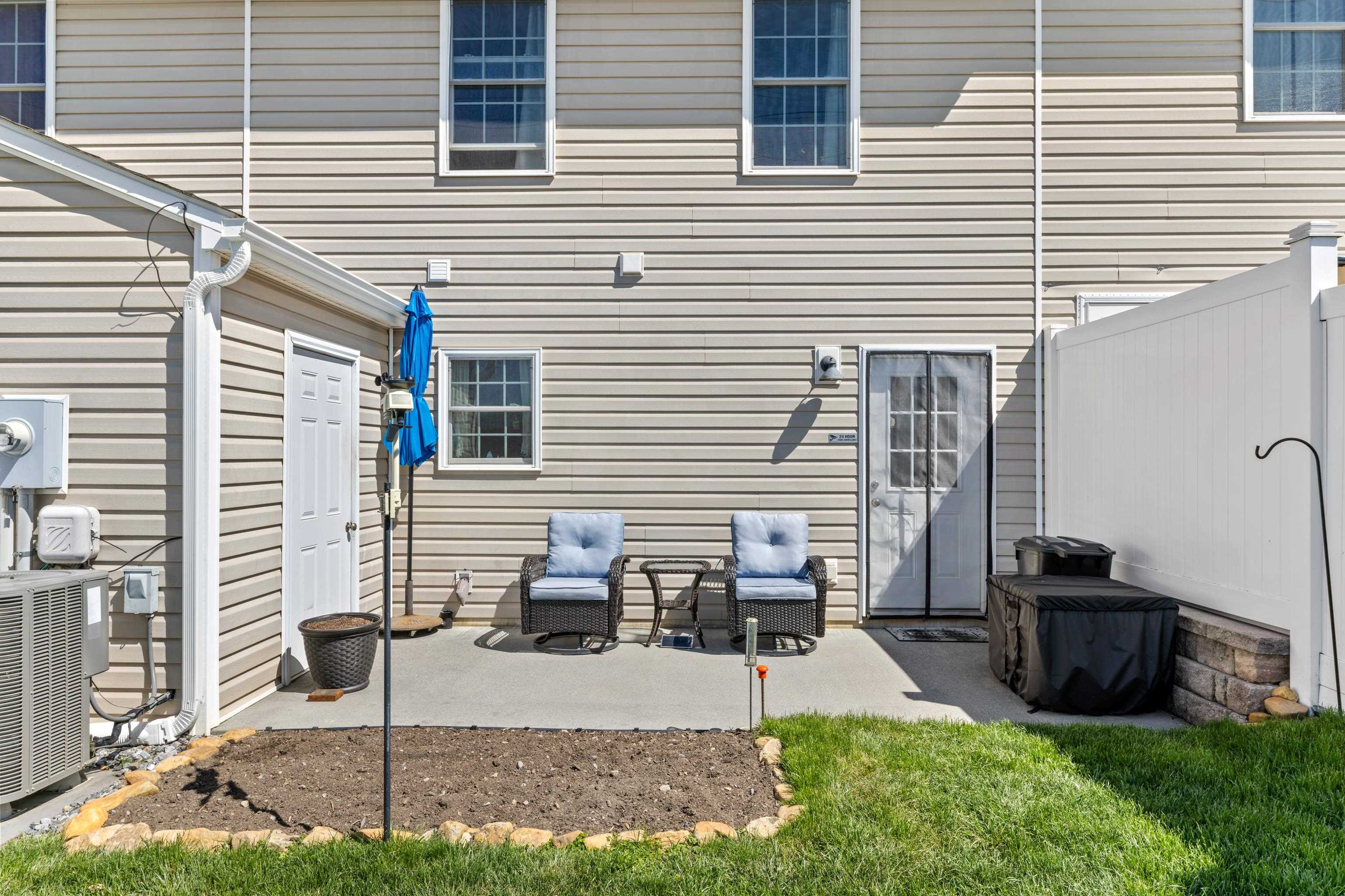 809 CARSON CIR