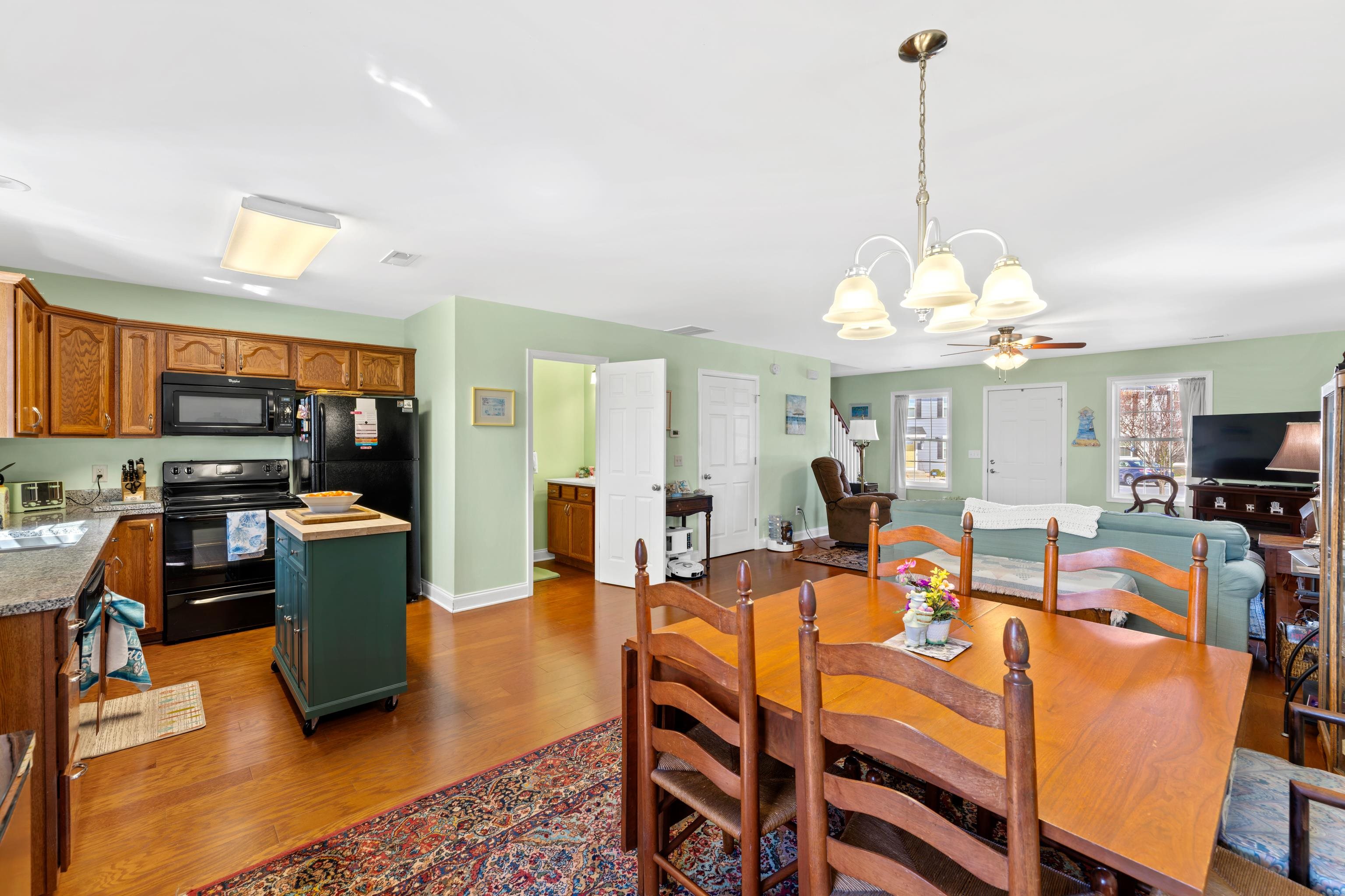 809 CARSON CIR
