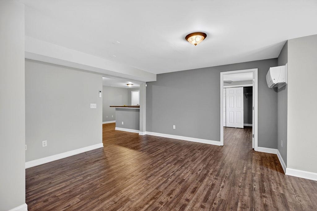 208 CLAYBROOK DR