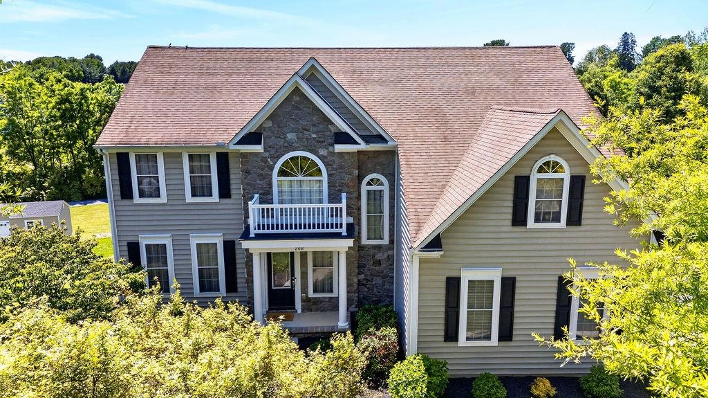 208 CLAYBROOK DR