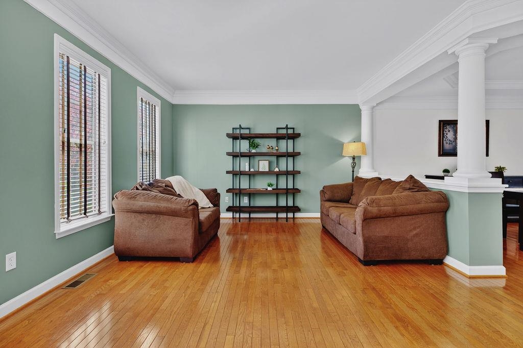 208 CLAYBROOK DR