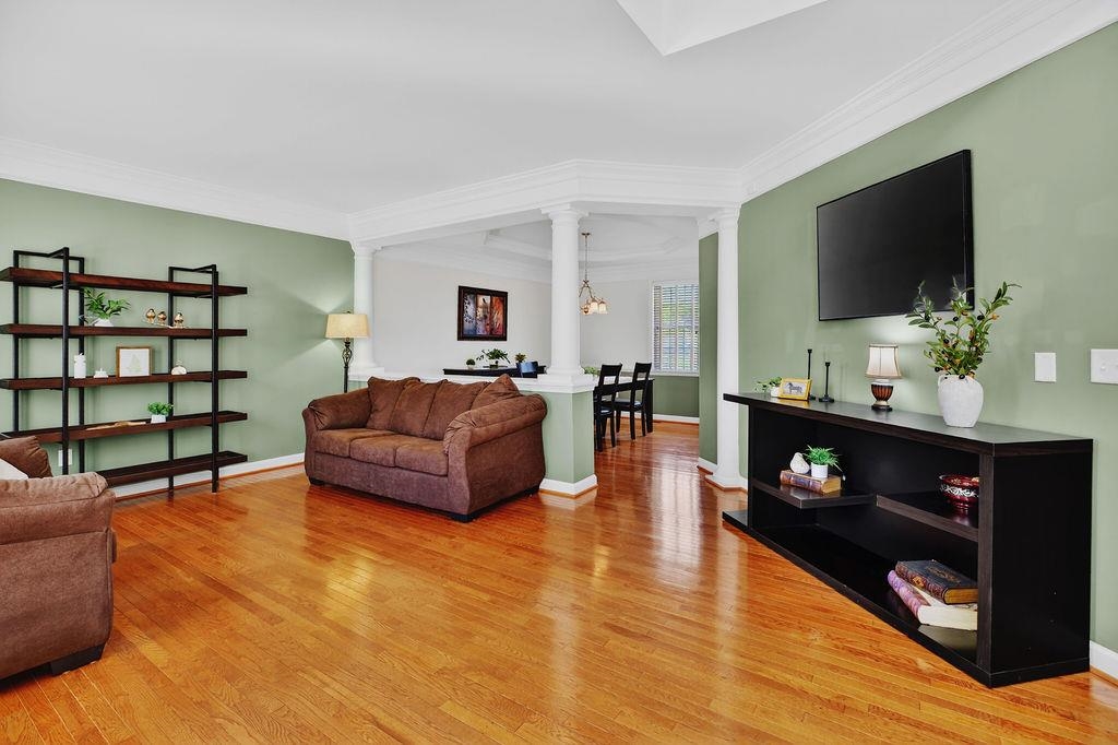 208 CLAYBROOK DR