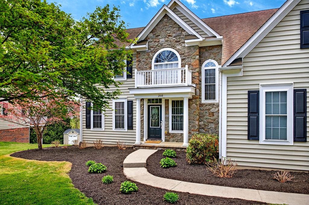 208 CLAYBROOK DR