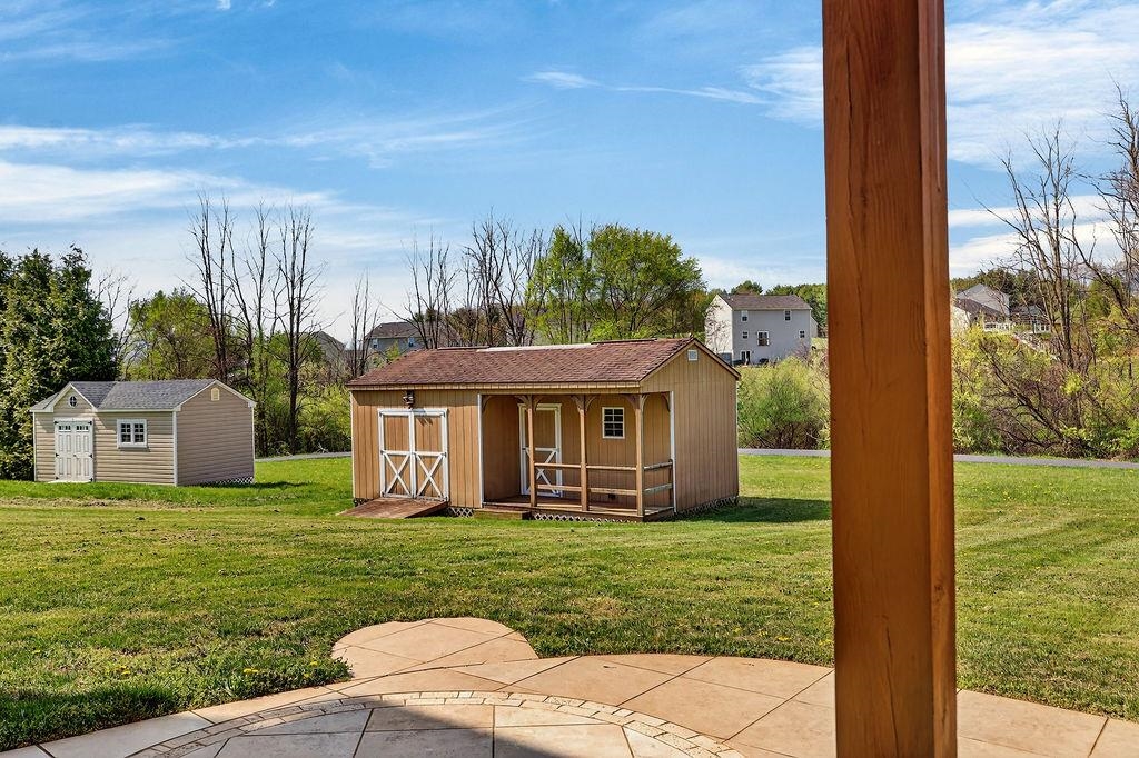 208 CLAYBROOK DR