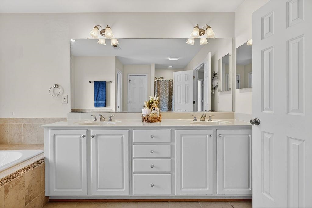 208 CLAYBROOK DR