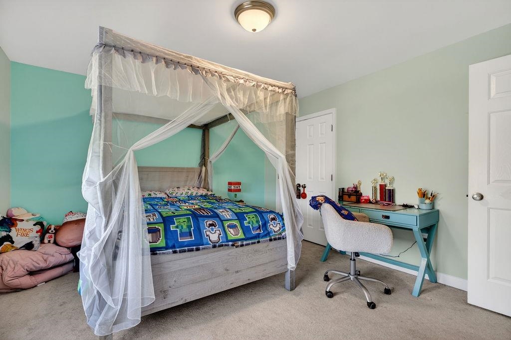 208 CLAYBROOK DR