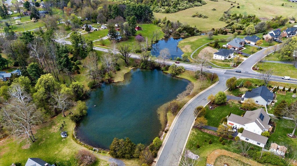 208 CLAYBROOK DR
