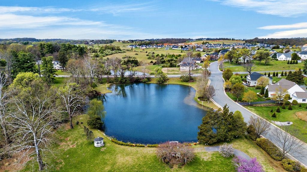 208 CLAYBROOK DR