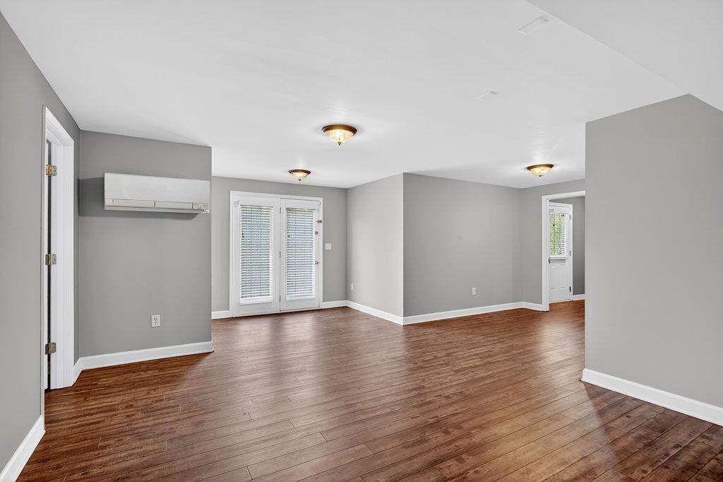 208 CLAYBROOK DR
