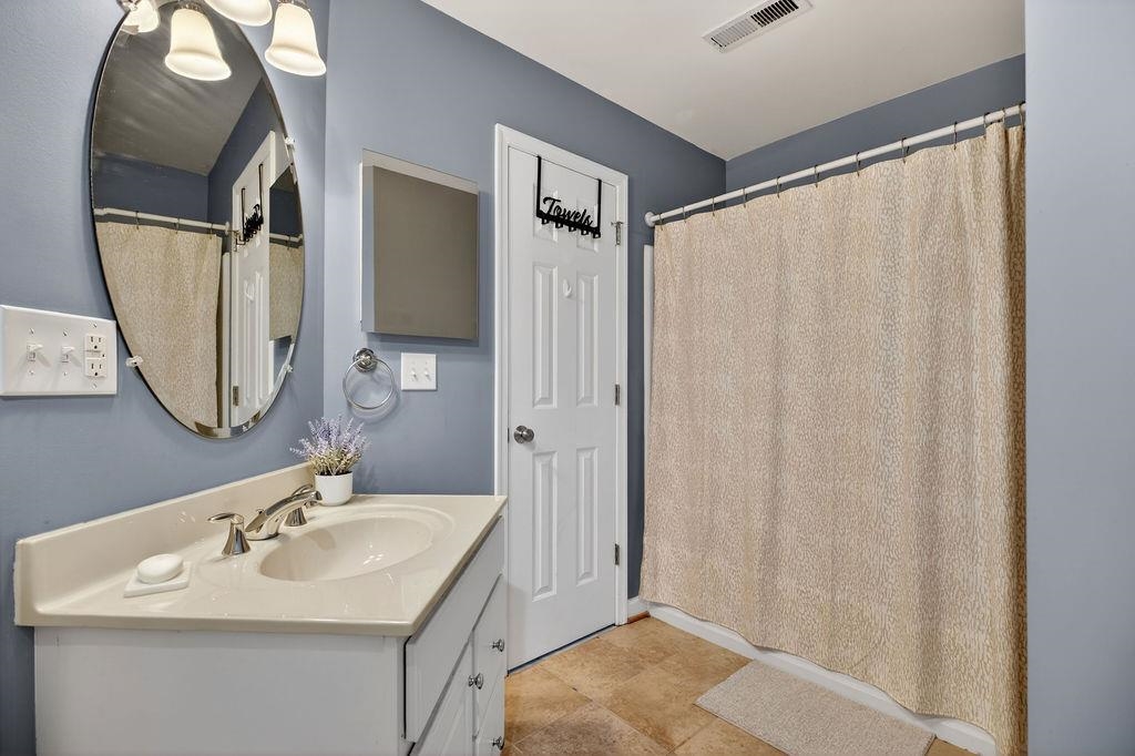 208 CLAYBROOK DR
