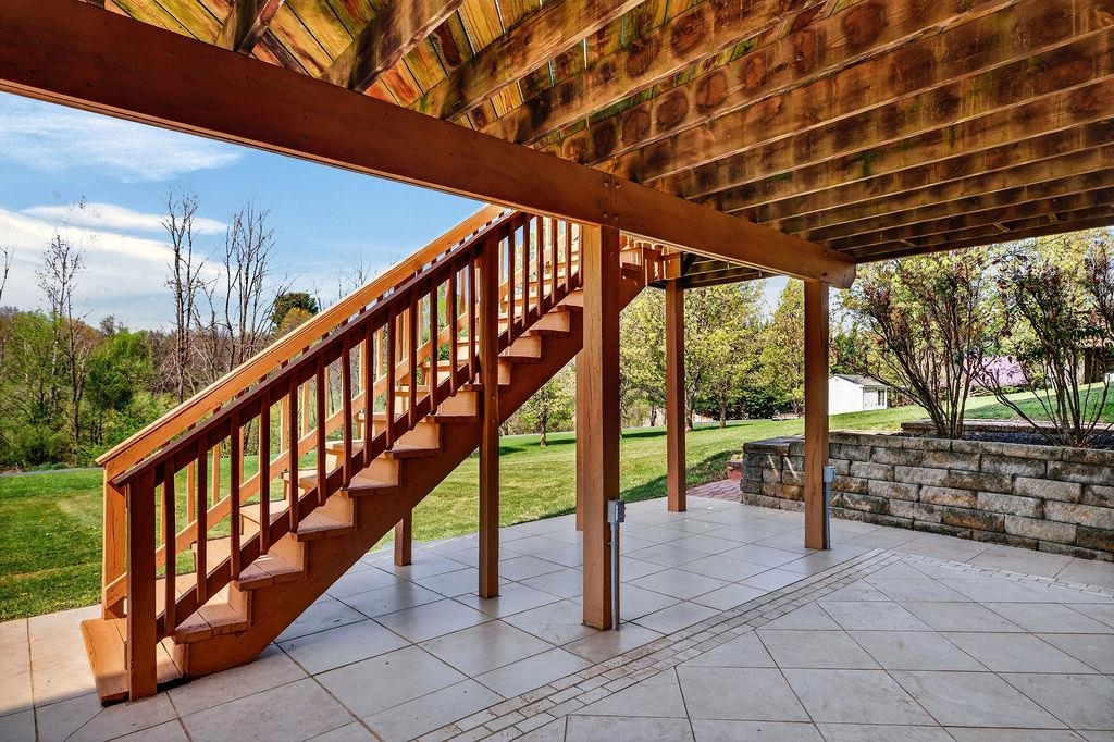 208 CLAYBROOK DR