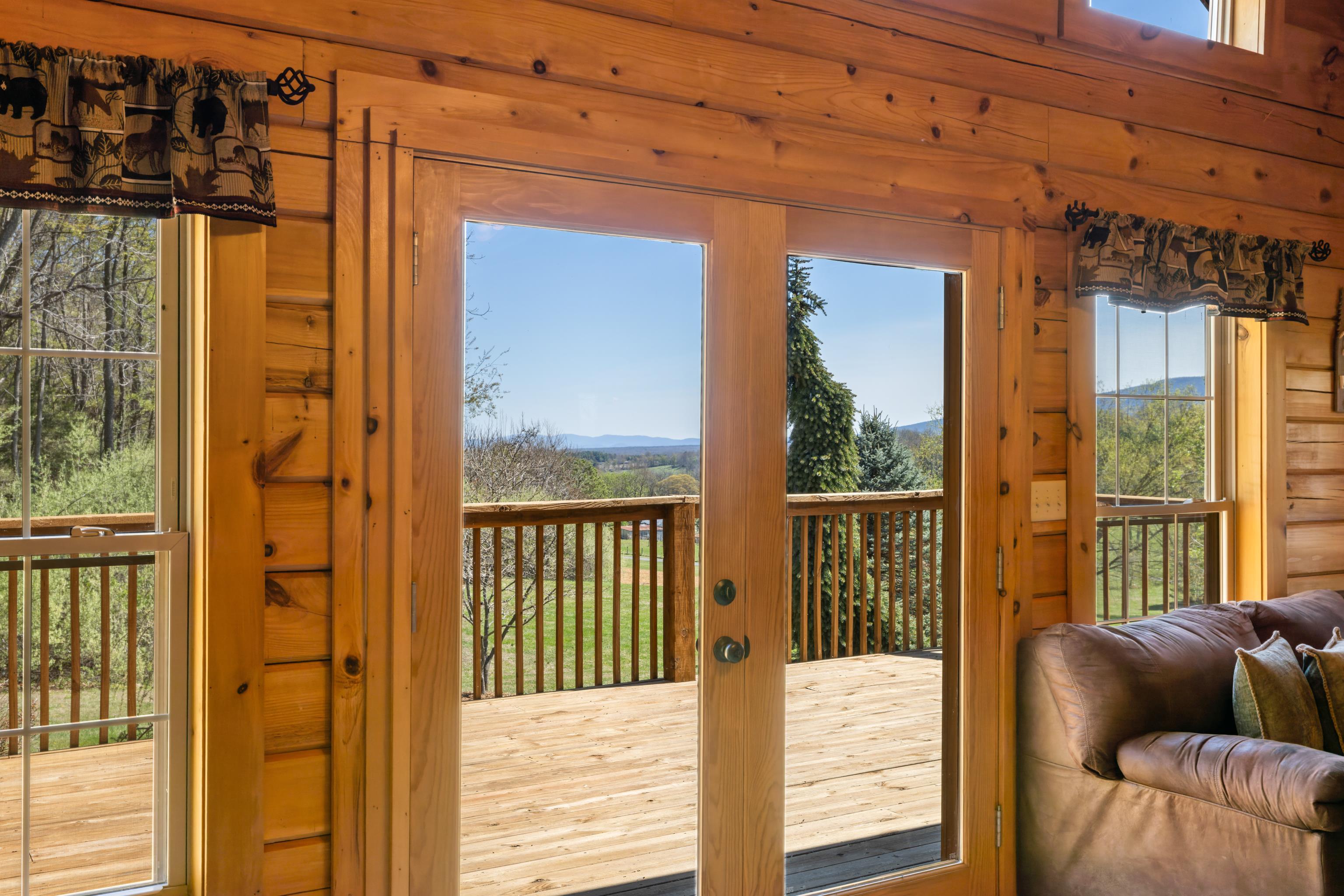 115 SPRING CROSSING LN